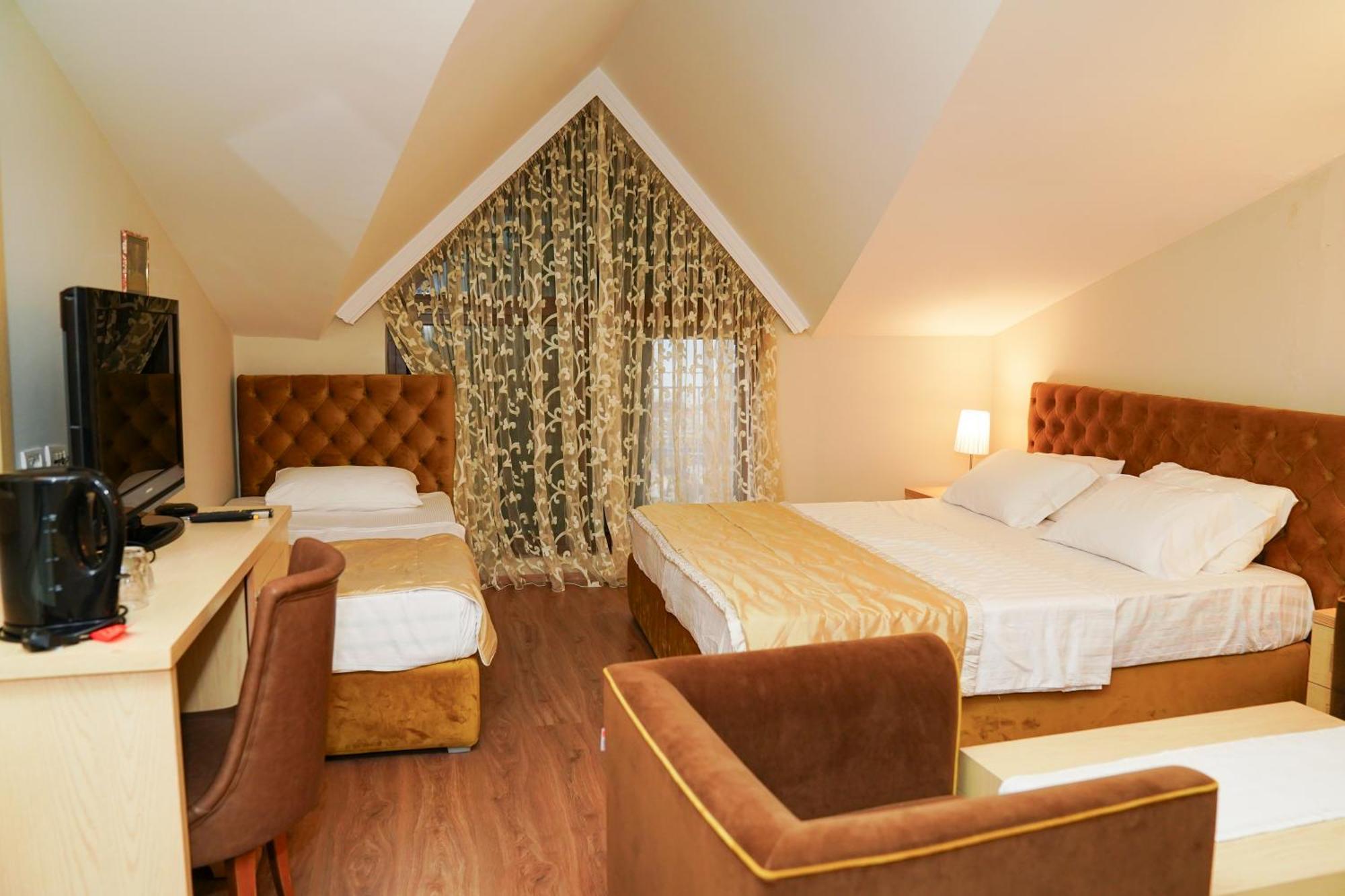 Arber 3* Golem (Tirana)